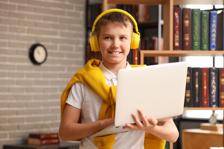 junior school boy online spanish tutoring